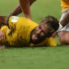 La blessure de Neymar (FC Barcelone) lors du match Brésil-Colombie à Fortaleza, le 4 juillet 2014. Il souffre d'une fracture d'une vertèbre le privant du reste de la Coupe du monde. 
