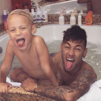 Neymar, papa heureux : Son ex, mère de son fils, s'installe près de lui...
