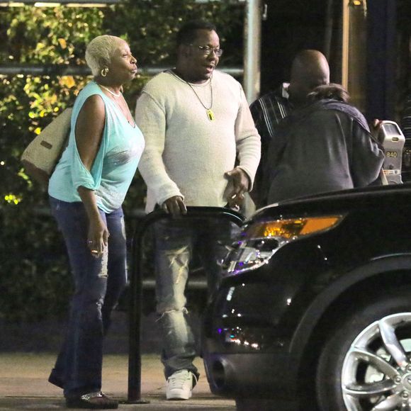 Bobby Brown rencontre ses fans en sortant du Ha Ha Cafe comedy club à North Hollywood, le 11 août 2015.
