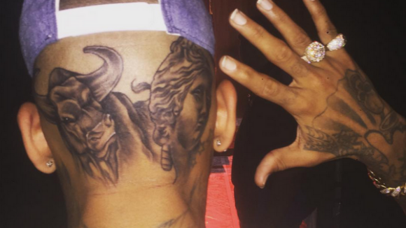 Chris Brown : Il dévoile son nouveau tatouage complet !