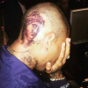 Chris Brown, tatoué du visage de la Vénus de Milo sur le côté droit du crâne.
