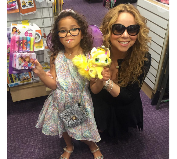Mariah Carey et sa fille Monroe / photo postée sur le compte Instagram de la chanteuse.