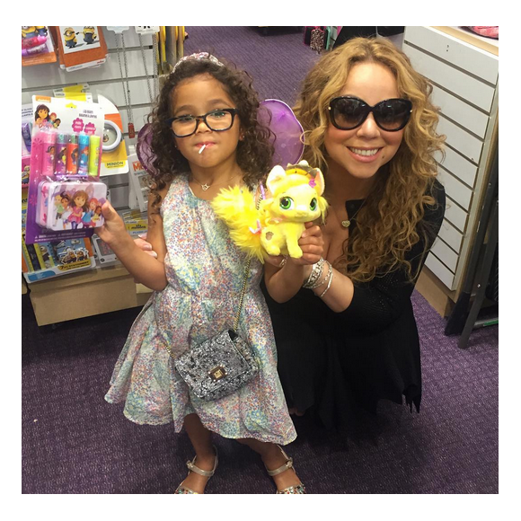 Mariah Carey et sa fille Monroe / photo postée sur le compte Instagram de la chanteuse.