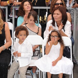 Mariah Carey et ses enfants Moroccan Cannon, Monroe Cannon sur le Hollywood Walk of Fame à Los Angeles, le 5 août 2015