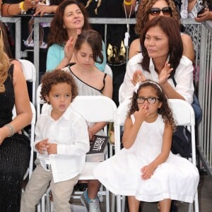 Mariah Carey et ses enfants Moroccan Cannon, Monroe Cannon sur le Hollywood Walk of Fame à Los Angeles, le 5 août 2015