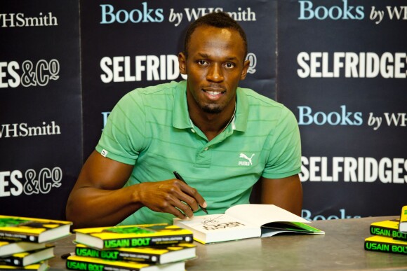 Usain Bolt chez Selfridge, pour une séance de dédicaces de son autobiographie Faster than Lightning à Londres, le 19 septembre 2013