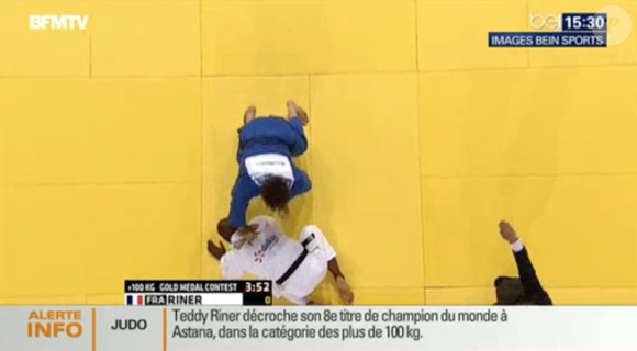 Image de la finale de Teddy Riner sacré champion du monde de judo des plus de 100 kilos à Astana, le 29 août 2015.