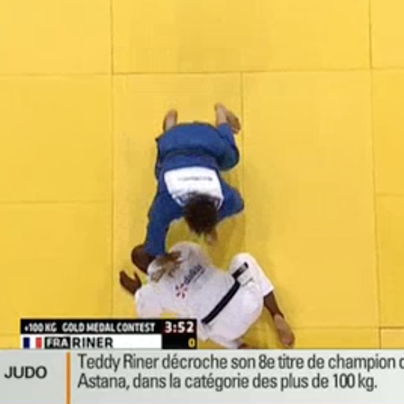 Image de la finale de Teddy Riner sacré champion du monde de judo des plus de 100 kilos à Astana, le 29 août 2015.