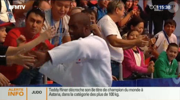 Image de la finale de Teddy Riner sacré champion du monde de judo des plus de 100 kilos à Astana, le 29 août 2015.