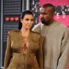 Kim Kardashian et Kanye West arrivent à la soirée des MTV Video Music Awards au Microsoft Theater de Los Angeles, le 30 août 2015