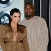 Kim Kardashian et Kanye West arrivent à la soirée des MTV Video Music Awards au Microsoft Theater de Los Angeles, le 30 août 2015