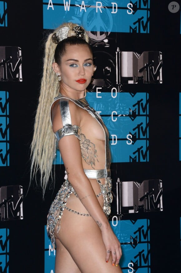 Miley Cyrus lors des  MTV Video Music Awards au Microsoft Theater de Los Angeles, le 30 août 2015
