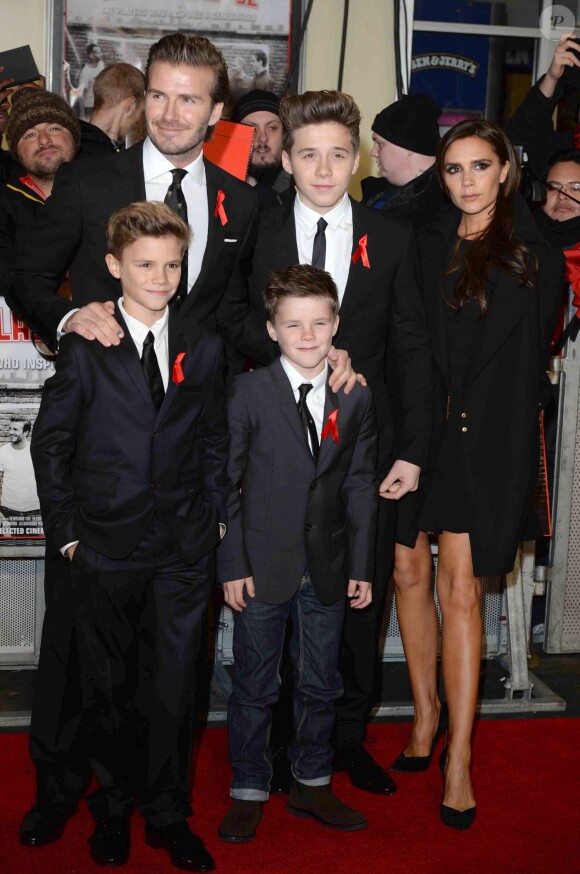 David Beckham, avec Victoria Beckham et Brooklyn, Romeo et Cruz à Londres le 1er décembre 2013.