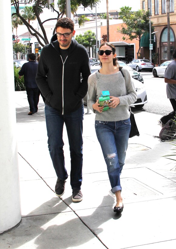 Emmy Rossum et son chéri dans les rues de Beverly Hills, le 1er mars 2015