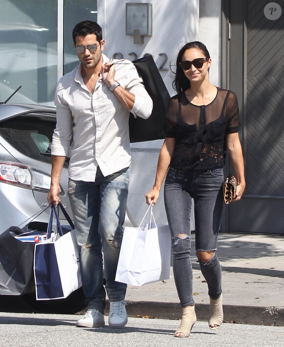 Jesse Metcalfe et sa petite ami Cara Santana font du shopping à West Hollywood, le 21 juillet 2015