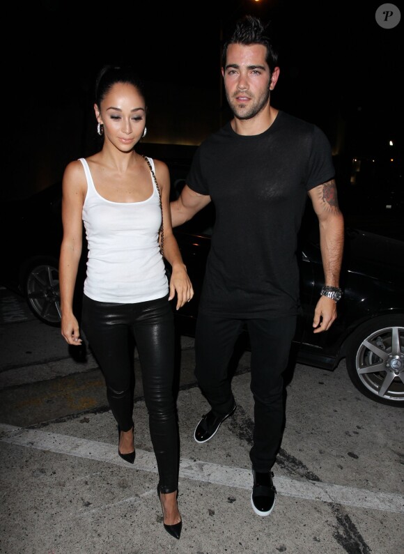 Jesse Metcalfe et sa petite amie Cara Santana à la sortie du restaurant Craig à West Hollywood, le 11 juillet 2015