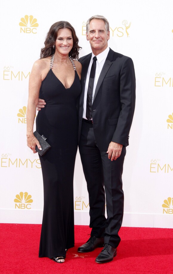 Scott Bakula et sa femme Chelsea - La 66ème cérémonie annuelle des Emmy Awards au Nokia Theatre à Los Angeles, le 25 août 2014.