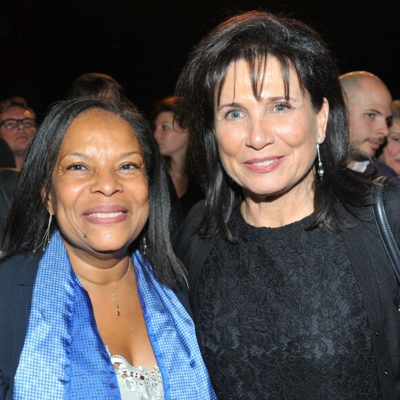 Christiane Taubira et Anne Sinclair au dernier spectacle de Guy Bedos à l'Olympia, "La der des der", à Paris le 23 décembre 2013