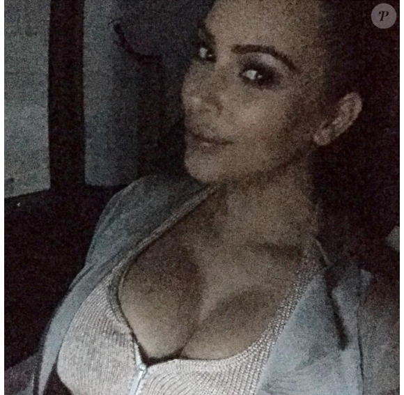 Kim Kardashian salue ses 45 millions de followers sur Instagram avec ce joli selfie. Photo publiée le 2 septembre 2015.