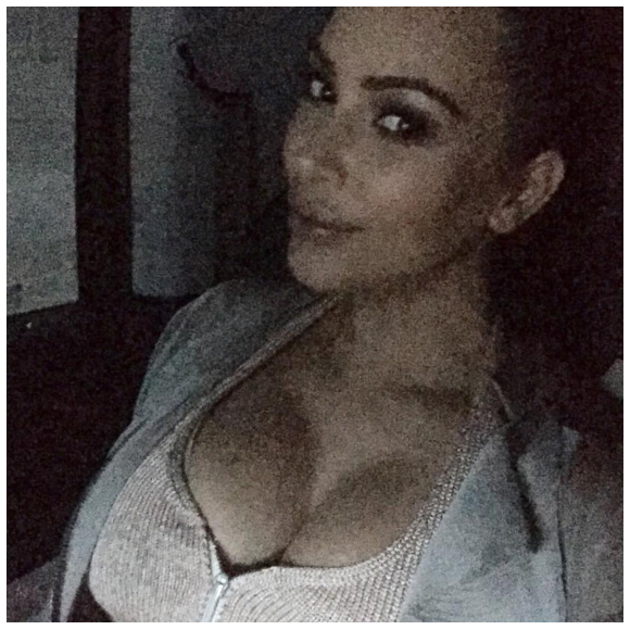 Kim Kardashian salue ses 45 millions de followers sur Instagram avec ce joli selfie. Photo publiée le 2 septembre 2015.