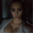 "Besitos everyone !!!!! #45mil" écrit Kim Kardashian, suivie sur Instagram par 45 millions d'utilisateurs, en légende de son selfie. Photo publiée le 2 septembre 2015.