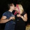 Loana plus amoureuse que jamais le soir de son anniversaire. Le 30 août 2015.