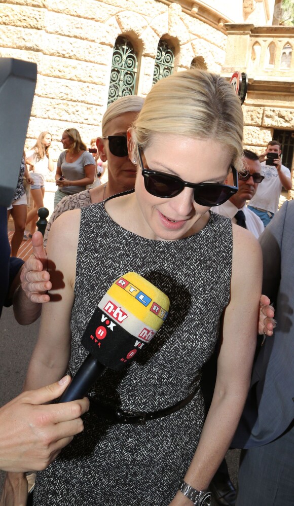 Kelly Rutherford , accompagnée de sa mère Ann Edwards, arrive au tribunal de Monaco pour tenter de récupérer la garde de ses enfants Hermès et Helena qui vivent avec leur père Daniel Giersch à Monaco. Le 3 septembre 2015.