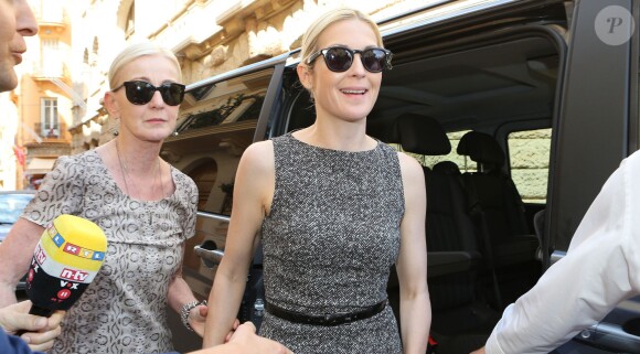 Kelly Rutherford , accompagnée de sa mère Ann Edwards, arrive au tribunal de Monaco pour tenter de récupérer la garde de ses enfants Hermès et Helena qui vivent avec leur père Daniel Giersch à Monaco. Le 3 septembre 2015.