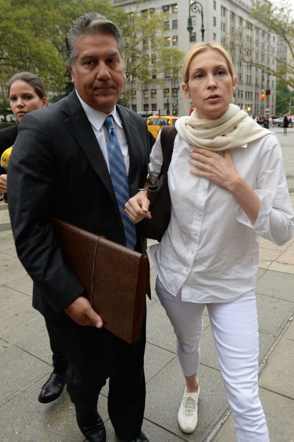 Kelly Rutherford arrive sans ses enfants au tribunal dans le quartier de Manhattan à New York, le 11 août 2015.
