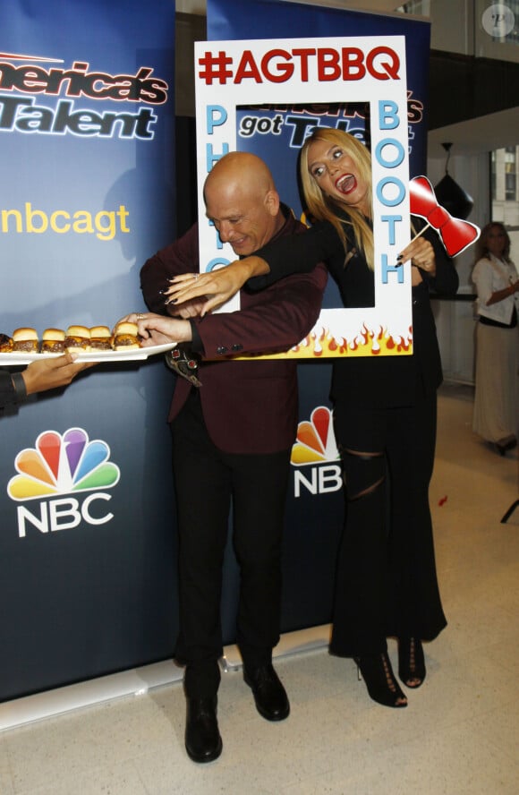 Heidi Klum, Howie Mandel - Soirée de l'émission "America's Got Talent" Saison 10 et évènement BBQ à New York, le 2 septembre 2015.  Celebrities at the 'America's Got Talent' Season 10 Live Viewing Party and BBQ event in New York City, New York on September 2, 2015.02/09/2015 - New York