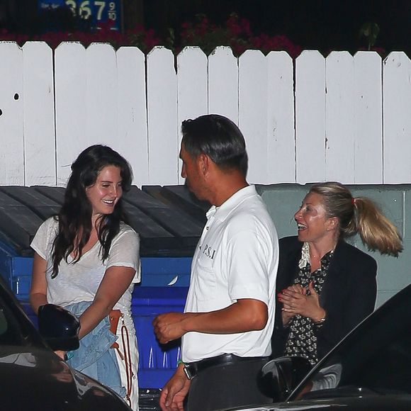 Lana Del Rey et son petit-ami Francesco Carrozzini sont allés dîner au Giorgio Baldi Restaurant avec des amis à Santa Monica, Los Angeles, le 2 septembre 2015
