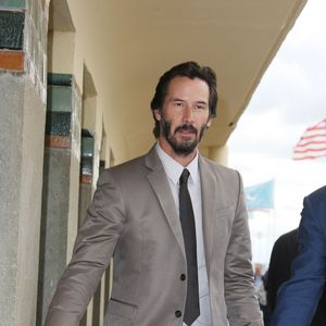 L'acteur Keanu Reeves inaugure sa cabine sur les planches lors du 41e Festival du film américain de Deauville, le 4 septembre 2015.