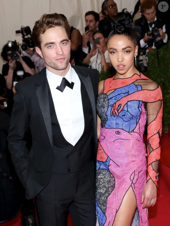 FKA Twigs, Robert Pattinson - Soirée Costume Institute Gala 2015 (Met Ball) au Metropolitan Museum, célébrant l'ouverture de Chine: à travers le miroir à New York. Le 4 mai 2015.