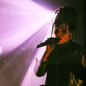 Exclusif - Tahliah Barnett (FKA twigs) donne un concert unique à la Maroquinerie sous les yeux admiratifs de son petit-ami Robert Pattinson, à Paris, le 14 octobre 2014.