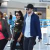 Robert Pattinson et FKA twiggs à l'aéroport JFK le 5 mai 2015