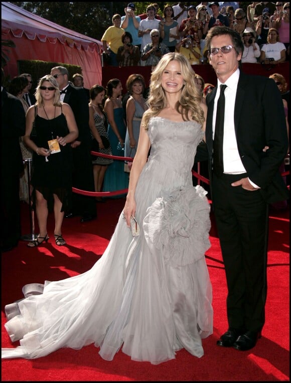 Kevin Bacon, sa femme Kyra Sedgwick lors des Emmy Awards le 27 août 2006