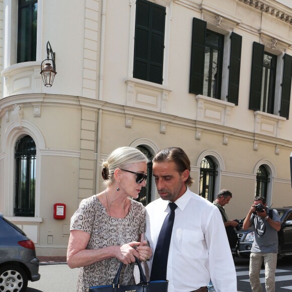 Caroline Lagerfelt - Kelly Rutherford, accompagnée de Caroline Lagerfelt (qui joue le rôle de sa mère dans la série Gossip Girl), arrivent au tribunal de Monaco. Elle tente de récupérer la garde de ses enfants Hermès et Helena qui vivent avec leur père Daniel Giersch à Monaco. Le 3 septembre 2015.