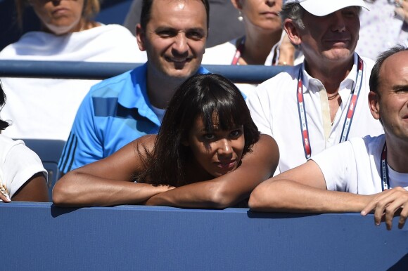 Shy'm attentive au match de Benoît Paire en huitième de finale de l'US Open, à l'USTA Billie Jean King National Tennis Center de Flushing dans le Queens à New York, le 6 septembre 2015