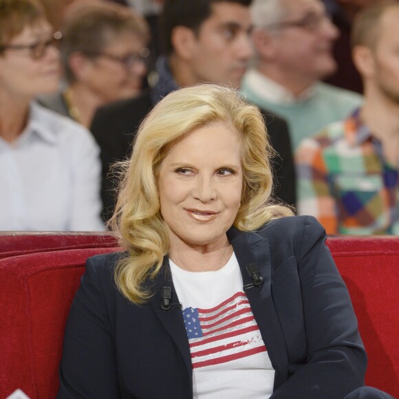 Sylvie Vartan - Enregistrement de l'emission "Vivement dimanche" a Paris le 20 novembre 2013. L'emission sera diffusee le dimanche 24 novembre
