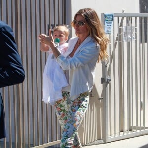 Gisele Bundchen et son mari Tom Brady se rendent à l'église pour le baptême de leur fille Vivian à Brentwood, le 9 mars 2014.