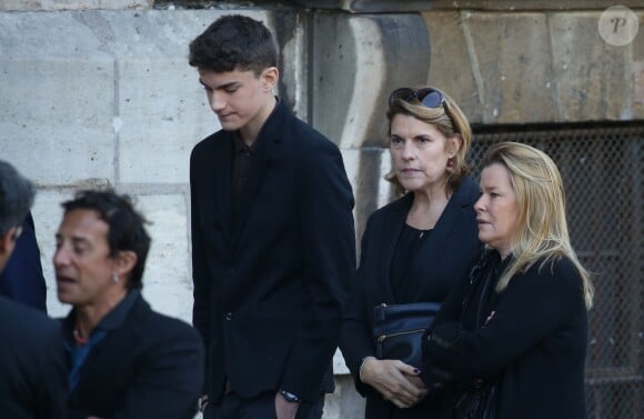 Mathilde Vitry (la fille de Sylvie Joly) et son fils Timothée - Obsèques de Sylvie Joly en l'église Saint-Sulpice à Paris. Le 9 septembre 2015