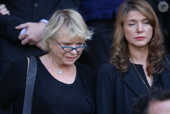 Eva Joly et sa fille Caroline - Sortie des obsèques de Sylvie Joly en l'église Saint-Sulpice à Paris. Le 9 septembre 2015.