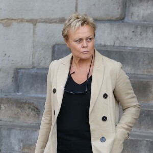 Muriel Robin - Sortie des obsèques de Sylvie Joly en l'église Saint-Sulpice à Paris. Le 9 septembre 2015.