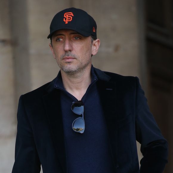 Gad Elmaleh - Sorties des obsèques de Sylvie Joly en l'église Saint-Sulpice à Paris le 9 septembre 2015. 09/09/2015 - Paris