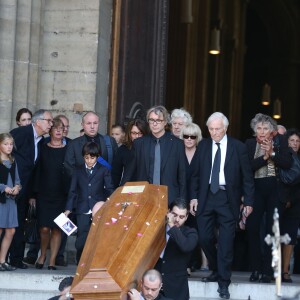 Mathilde Vitry (fille de Sylvie Joly), Grégoire Vitry (fils de Sylvie Joly) et Pierre Vitry, le mari de Sylvie Joly - Sorties des obsèques de Sylvie Joly en l'église Saint-Sulpice à Paris le 9 septembre 2015