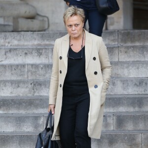 Muriel Robin - Sorties des obsèques de Sylvie Joly en l'église Saint-Sulpice à Paris le 9 septembre 2015