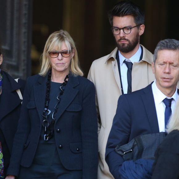 Chantal Ladesou et Guest - Sorties des obsèques de Sylvie Joly en l'église Saint-Sulpice à Paris le 9 septembre 2015