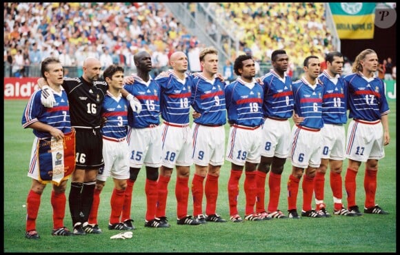 L'équipe de France lors de la finale de la Coupe du monde 1998 au Stade de France. 