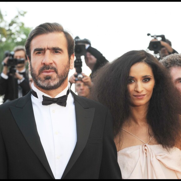 Eric Cantona et Rachida Brakni lors de la montée des marches de Looking for Eric au 62e Festival du Film de Cannes, le 18 mai 2009