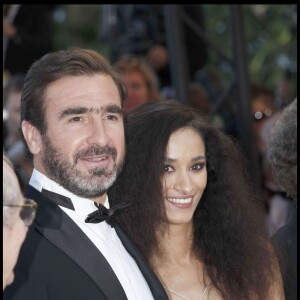 Eric Cantona et Rachida Brakni lors de la montée des marches de Looking for Eric au 62e Festival du Film de Cannes, le 18 mai 2009